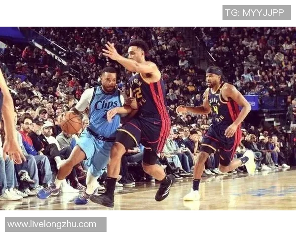 2016年热火与尼克斯激战回顾：经典对决中的篮球魅力与战术博弈