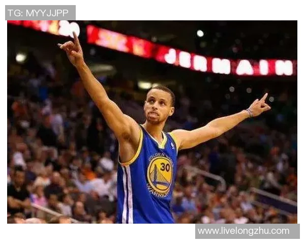 勇士队库里在对阵掘金时的精彩表现与数据分析