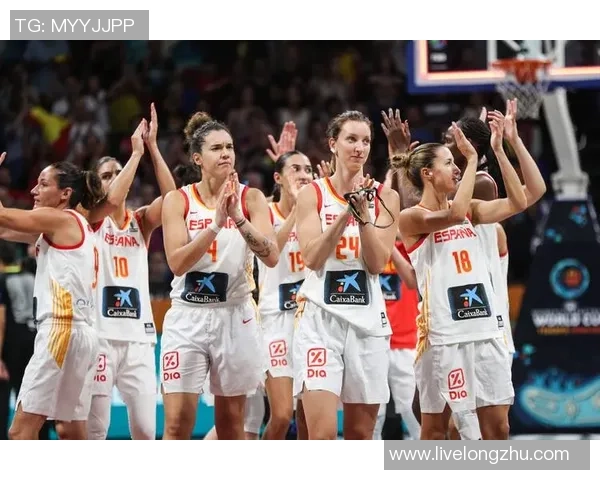 印第安纳狂热与火花的激烈对决展现女篮风采与竞争魅力